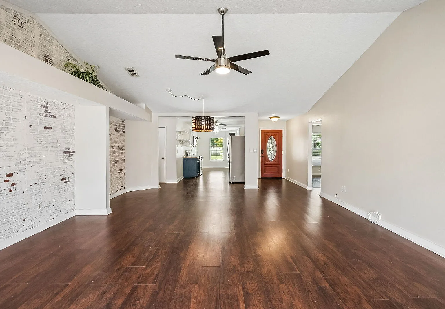 3 bed, 2.0 bath, 1518 sqft, $2,395 — Photo 3