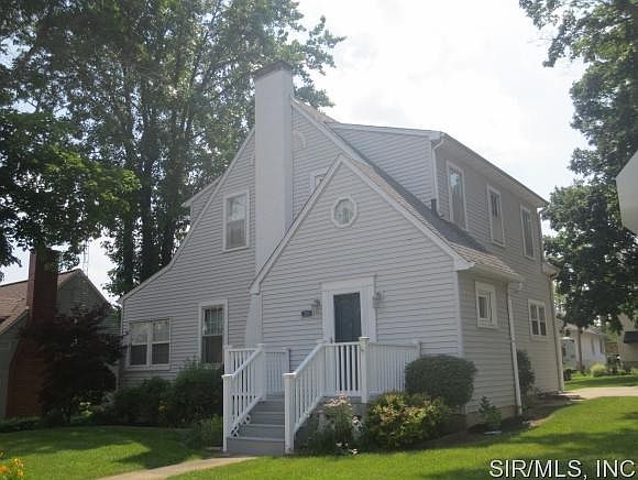 1st image of 221 N Prairie St