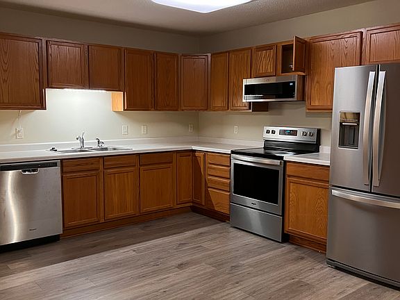 2nd image of 309 Williamsburg Pl #C