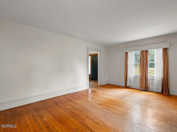 3rd image of 906 E Main Street