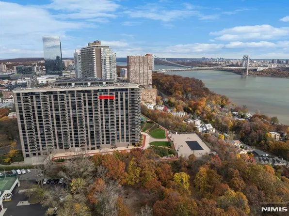1512 Palisade Ave APT 18K, Fort Lee, NJ 07024