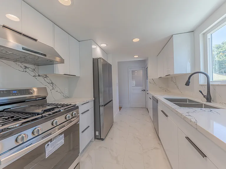 2522 Armacost Ave — Photo 12