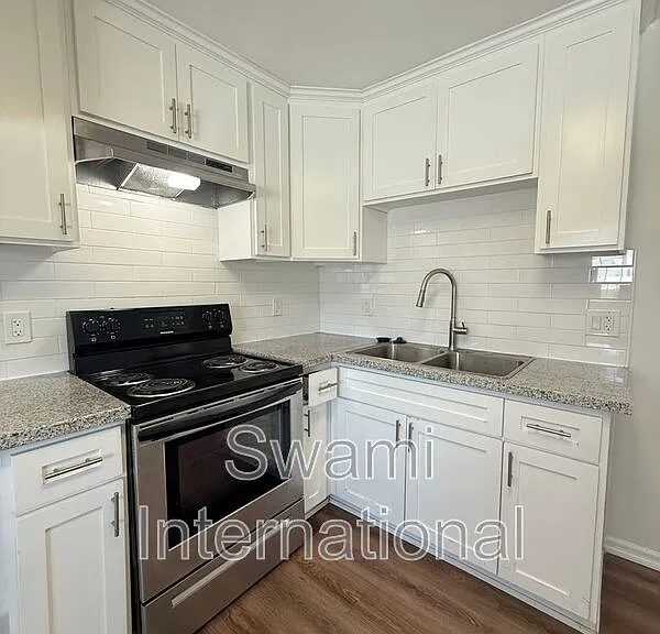 302 W Queen St #24 — Photo 7