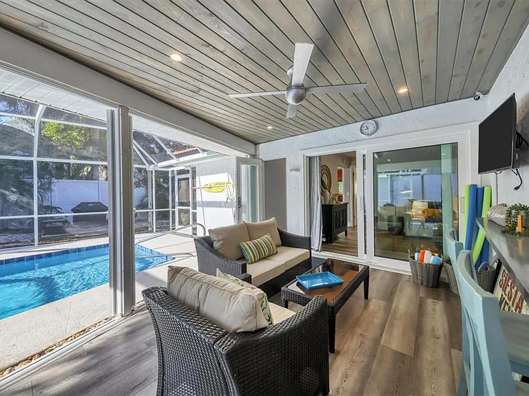 726 Birdsong Ln — Photo 32