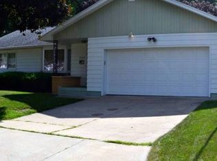 2543 Saratoga Dr, Waterloo, IA 50702