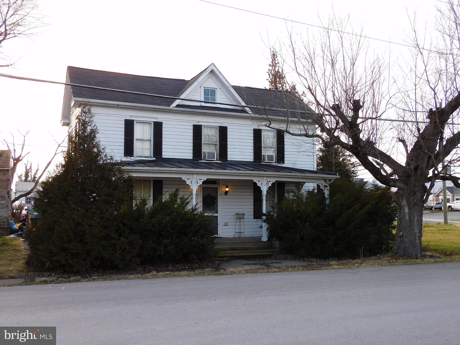 6 E Broad Way photo 1