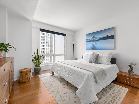 3rd image of 350 W 42nd St APT 22L