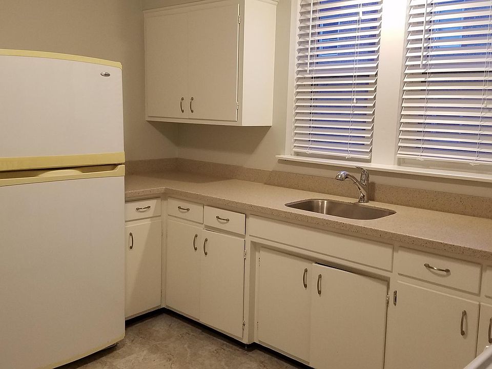 1st image of 6221 N Albany Ave #1