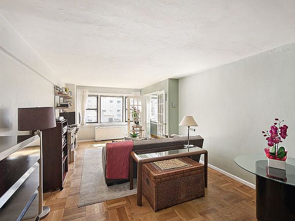 4th image of 220 E 67th St APT 10-J