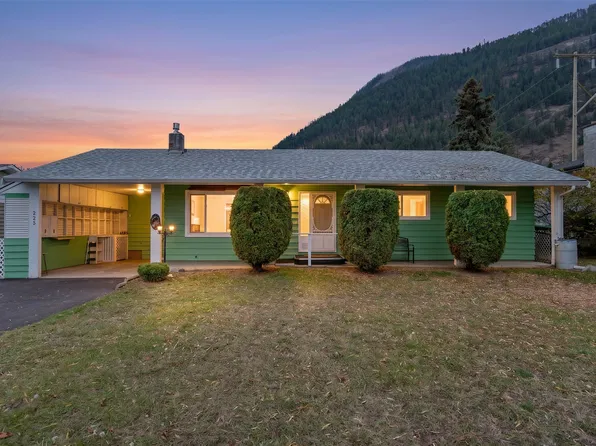 225 Lakeshore Dr, Chase, BC V0E 1M0
