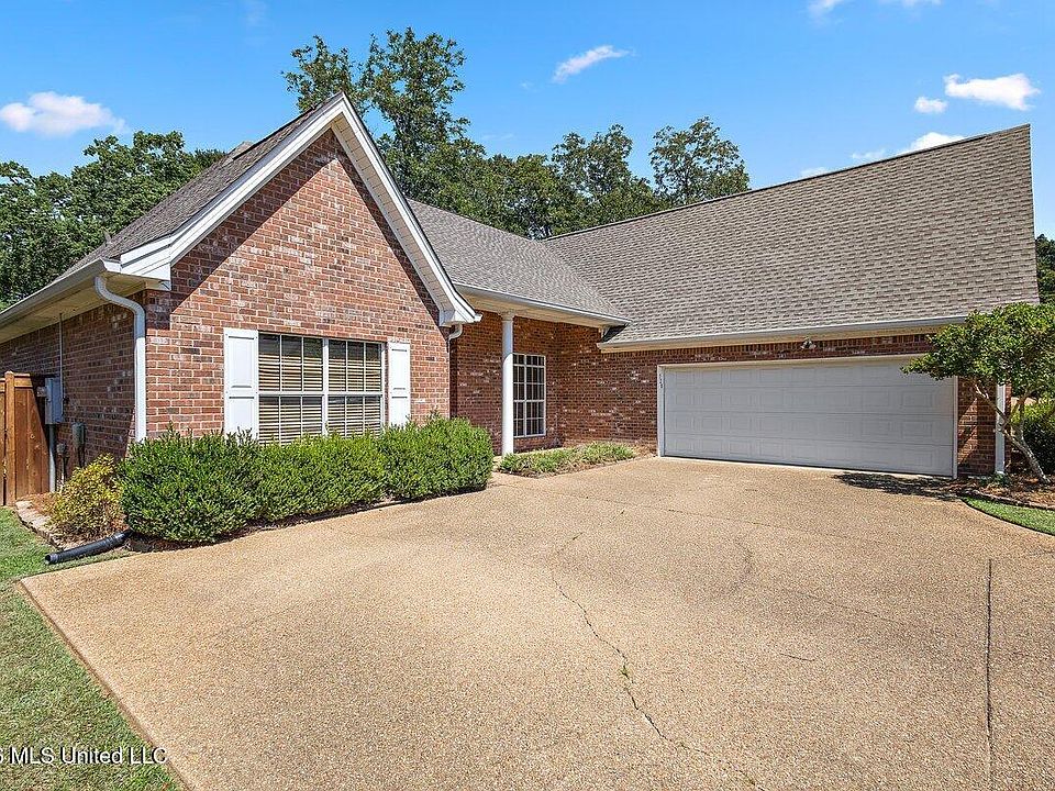 1st image of 728 Woodrun Dr