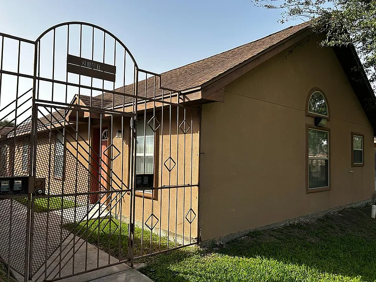 2101 Bahamas Dr #2 — Photo 2