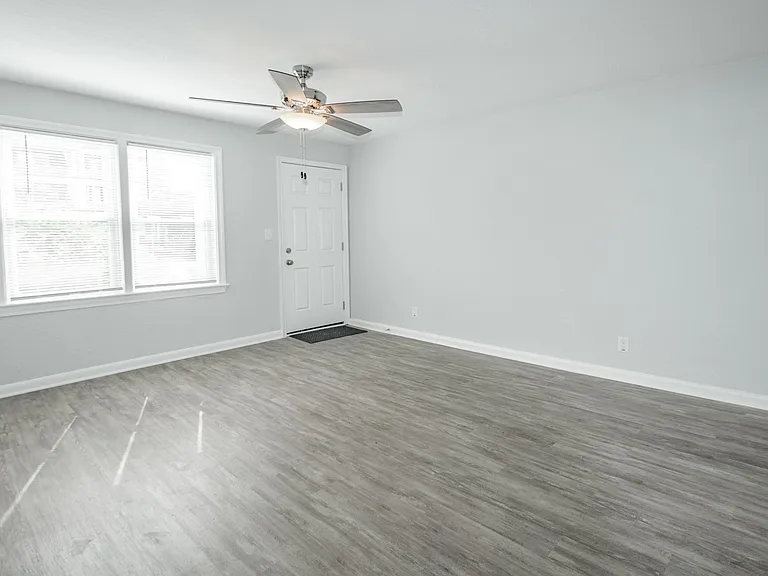 1208 W. Ocean View Apts — Photo 18