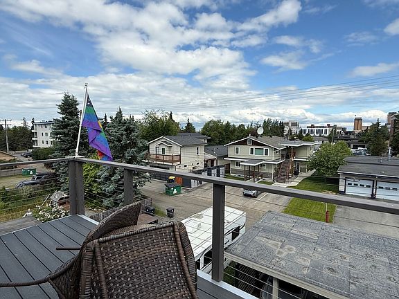 2nd image of 953 W 12th Ave