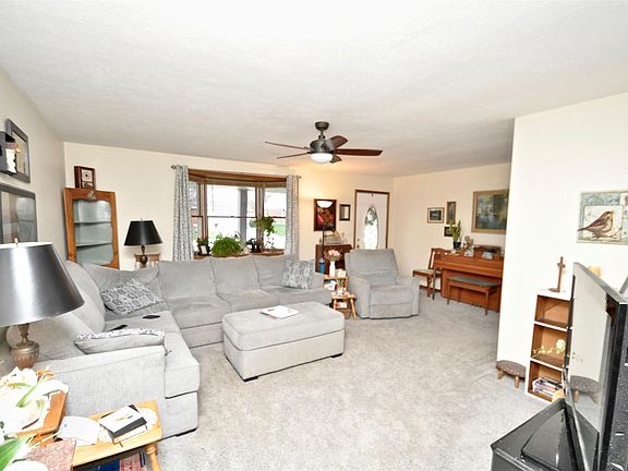 3rd image of 1392 Hillside Dr