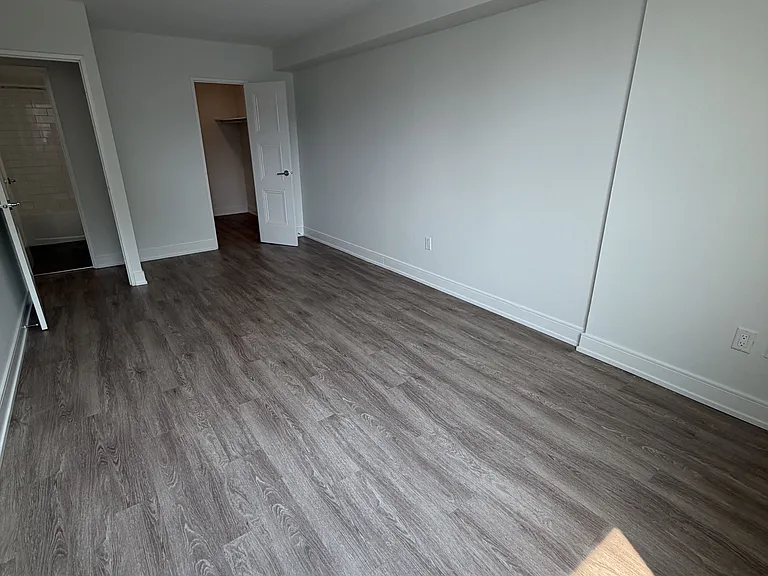 147 Wellington St W #202 — Photo 18