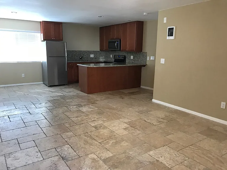 La Paloma Apartments — Photo 19