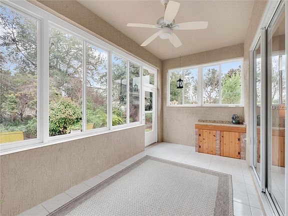 5th image of 323 La Creek Ct