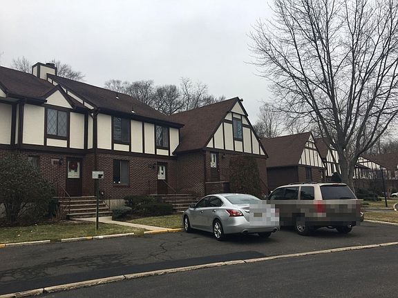 2nd image of 104 Holiday Ln