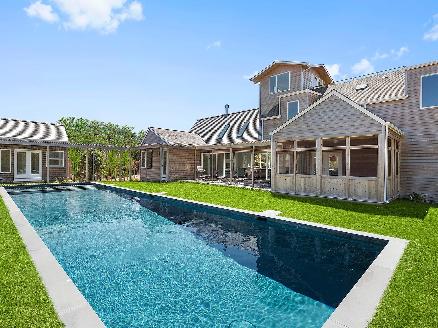 Stunning Amagansett Modern — Photo 1