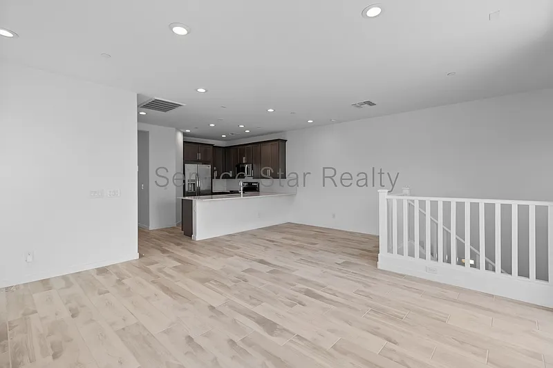 3 bed, 2.0 bath, 1310 sqft, $1,999 — Photo 4