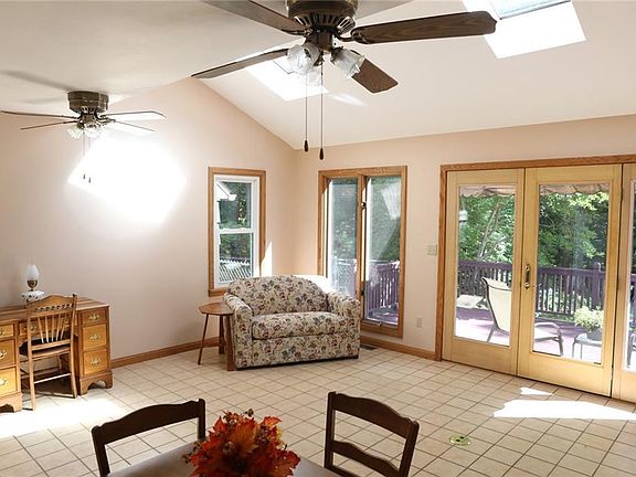 5th image of 618 Laird Ave
