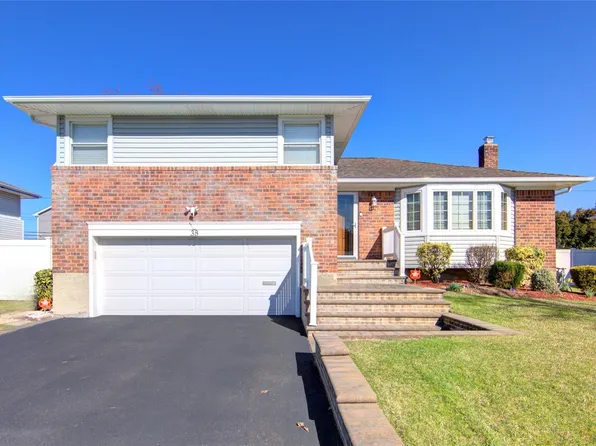 38 Pasadena Drive, Plainview, NY 11803