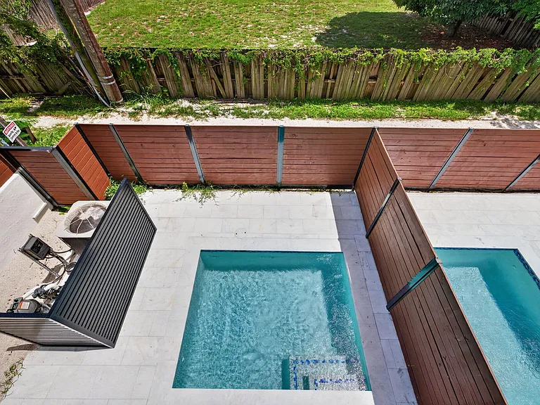 704 SW 9th St — Photo 55
