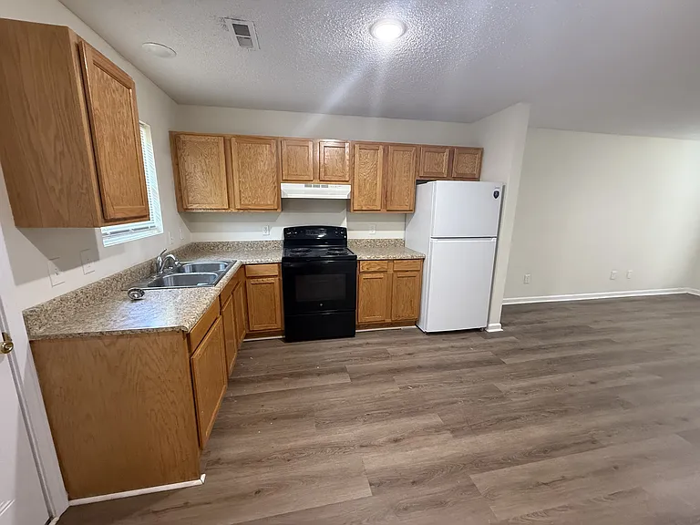 534 W Vista St — Photo 8