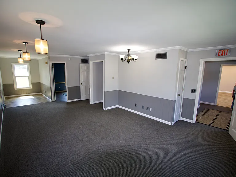 123 N Jackson St — Photo 3