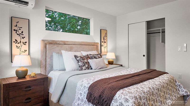 4th image of 3209 NE 94th Street