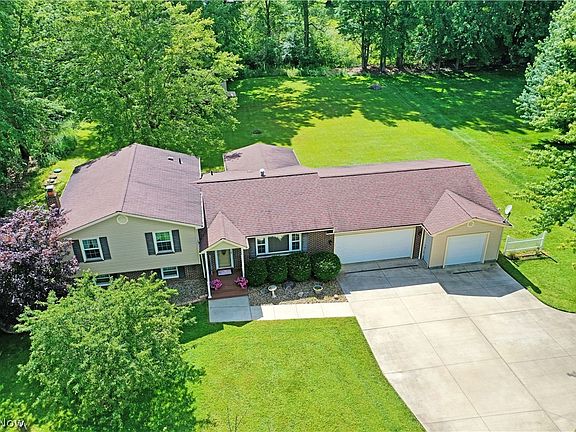 2nd image of 2451 Waynewood Dr NE
