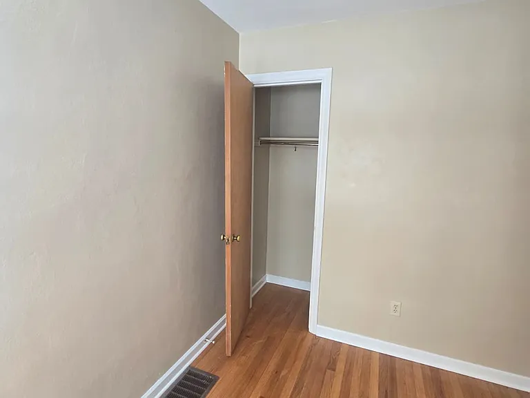 2909 Lincoln Way W #B — Photo 6