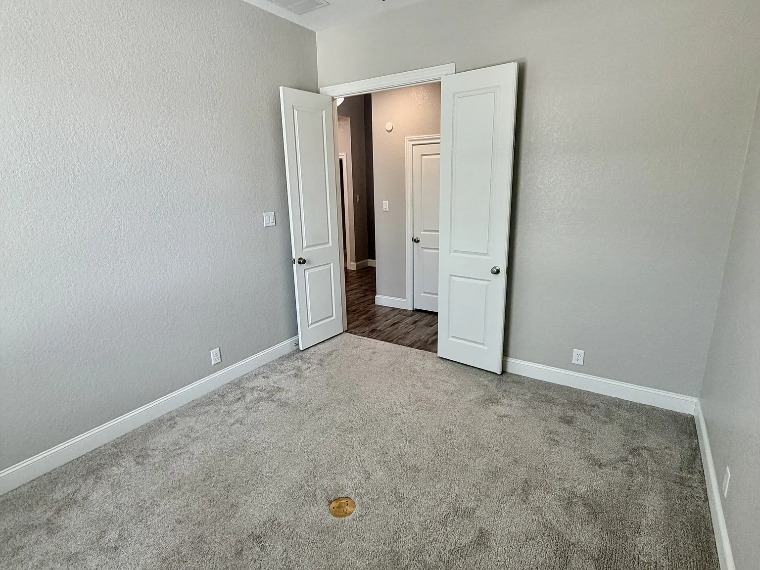 1404 Pioneer Drive - 1 — Photo 3