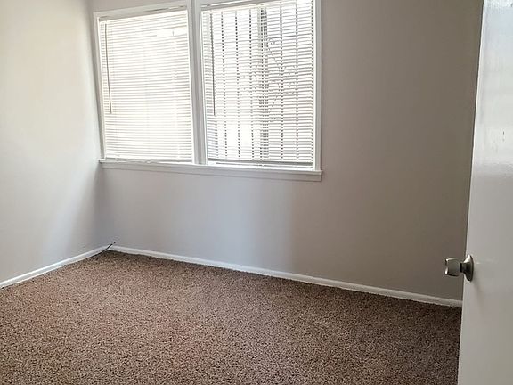 5th image of 249 W Pomona Blvd