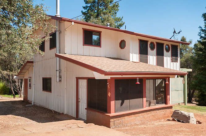 1st image of 901 Plum Dr