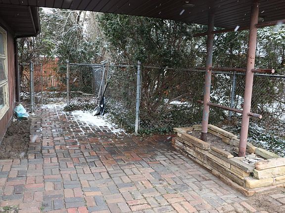 3rd image of 330 Clardelle Ave