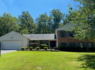 9009 Streamview Ln, Vienna, VA 22182