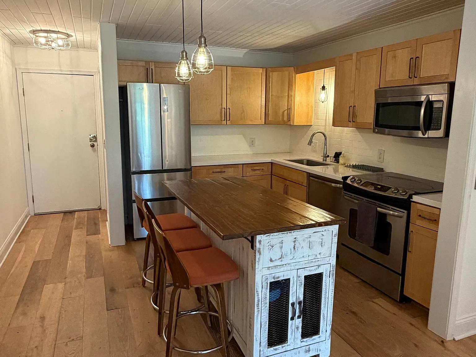 2 bed, 1108 sqft, $2,600 — Photo 2