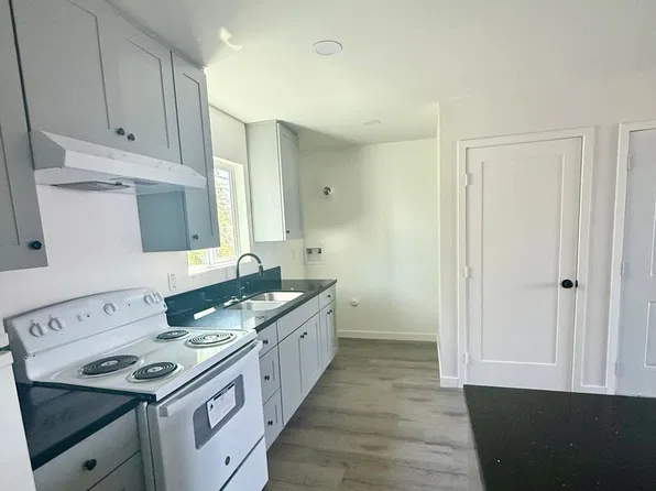 5844 1/2 Denver Ave, Los Angeles, CA 90044