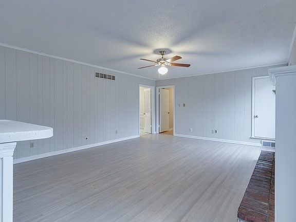5th image of 3150 Estes St