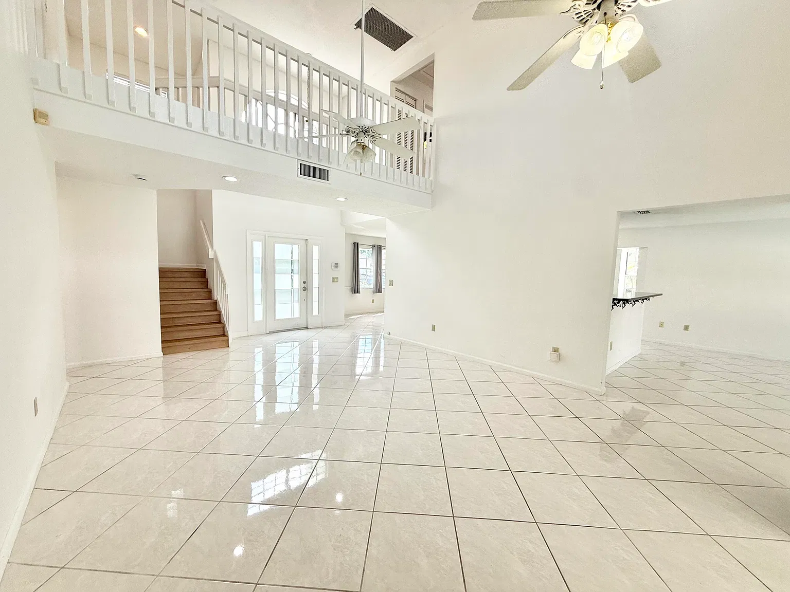 4 bed, 2.5 bath, 2345 sqft, $4,750 — Photo 3