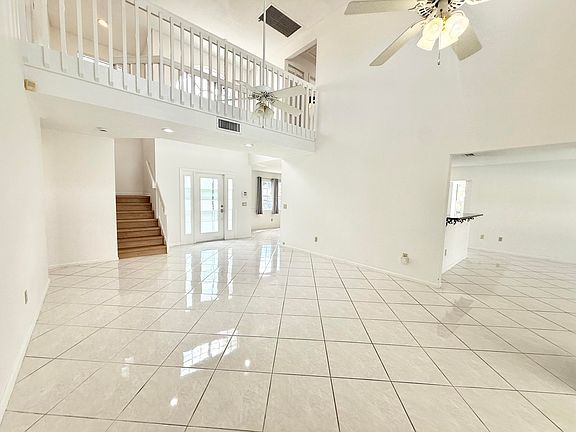 3rd image of 10579 Pebble Cove Ln