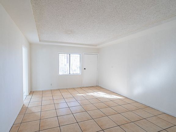 2nd image of 511-519 1/2 W 82nd St #517