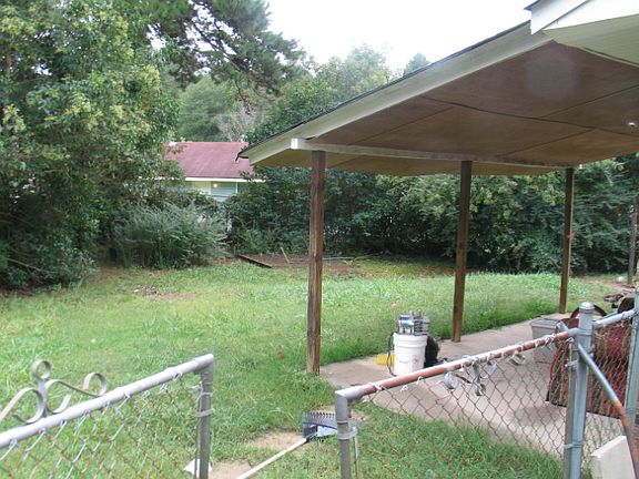 2nd image of 3042 Earl Ln