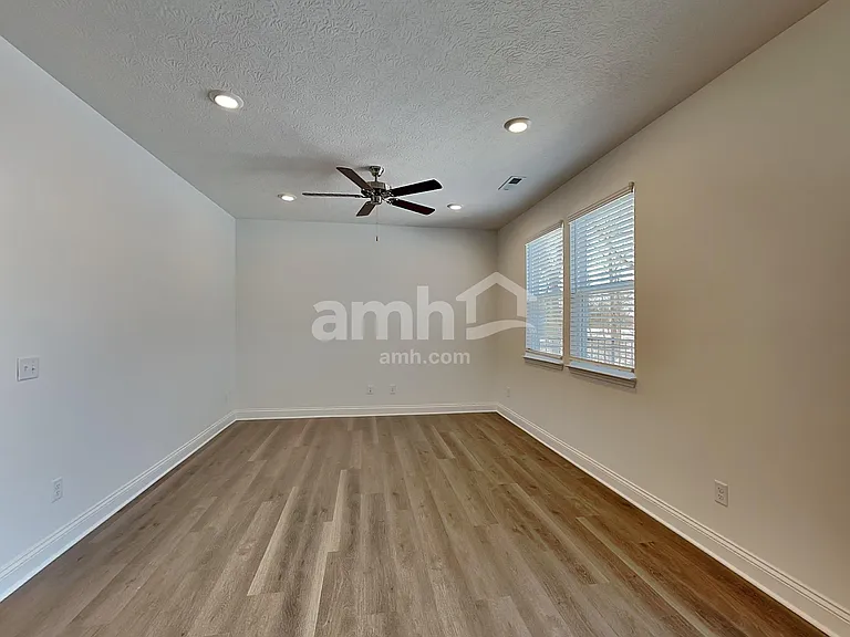 1076 Broyles Xing — Photo 6