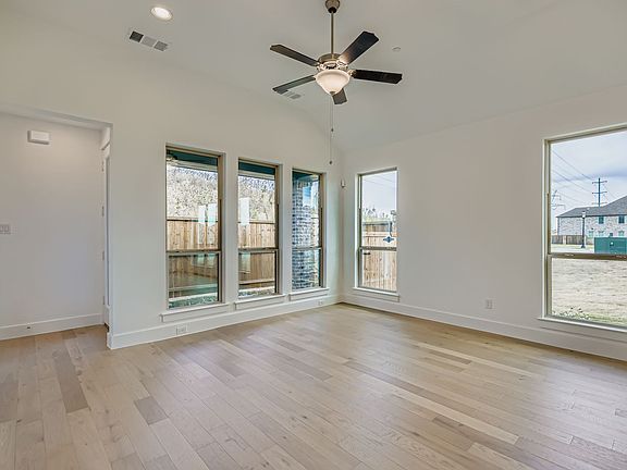 3533 Kings Court - Living Area
