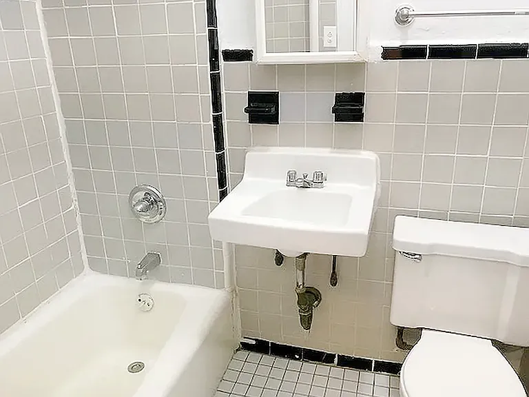 26 Perry St #1C — Photo 5