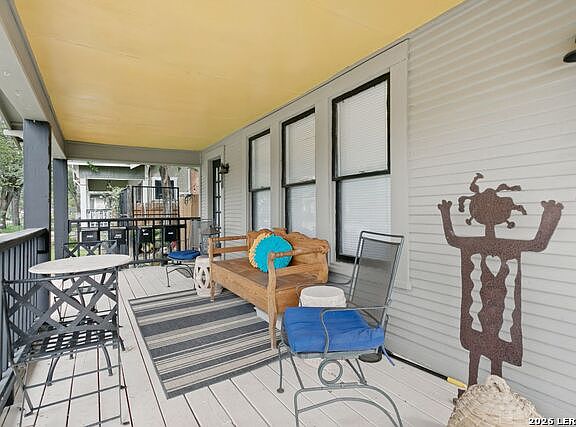 2nd image of 200 Queen Anne Ct #200B
