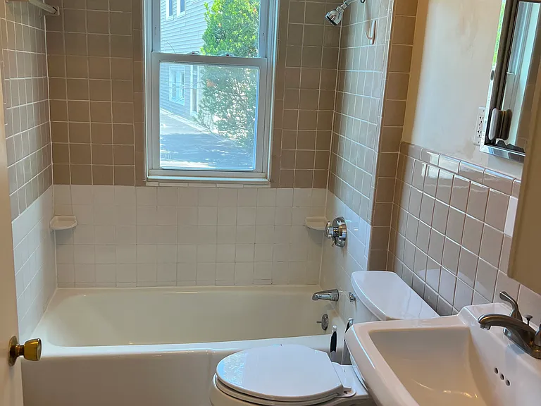 474 Windsor St #2 — Photo 6